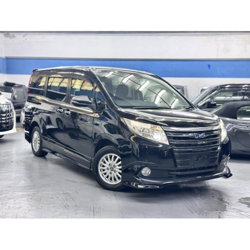 TOYOTA NOAH HYBRID WXB